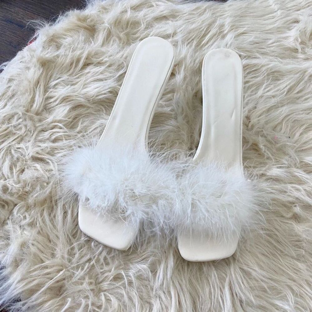 NWOT Cream White Fuzzy Faux Fur Square Toe Open Mule Kitten Heels EU 41 / US 10